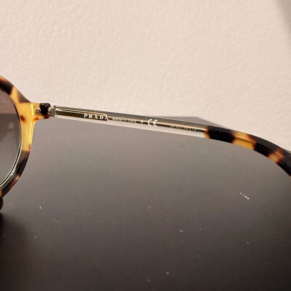 Prada Sunglasses Round Brown Havana Tortoiseshell PR09VS SPR 09V 2AU-8C1 56mm
